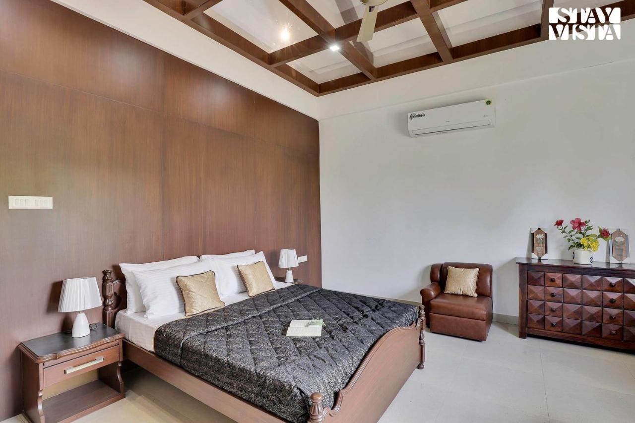 Stayvista'S Lakeside Whispers - Lake & Mountain-View Villa With Lawn & Indoor-Outdoor Games Nagpur Exterior photo