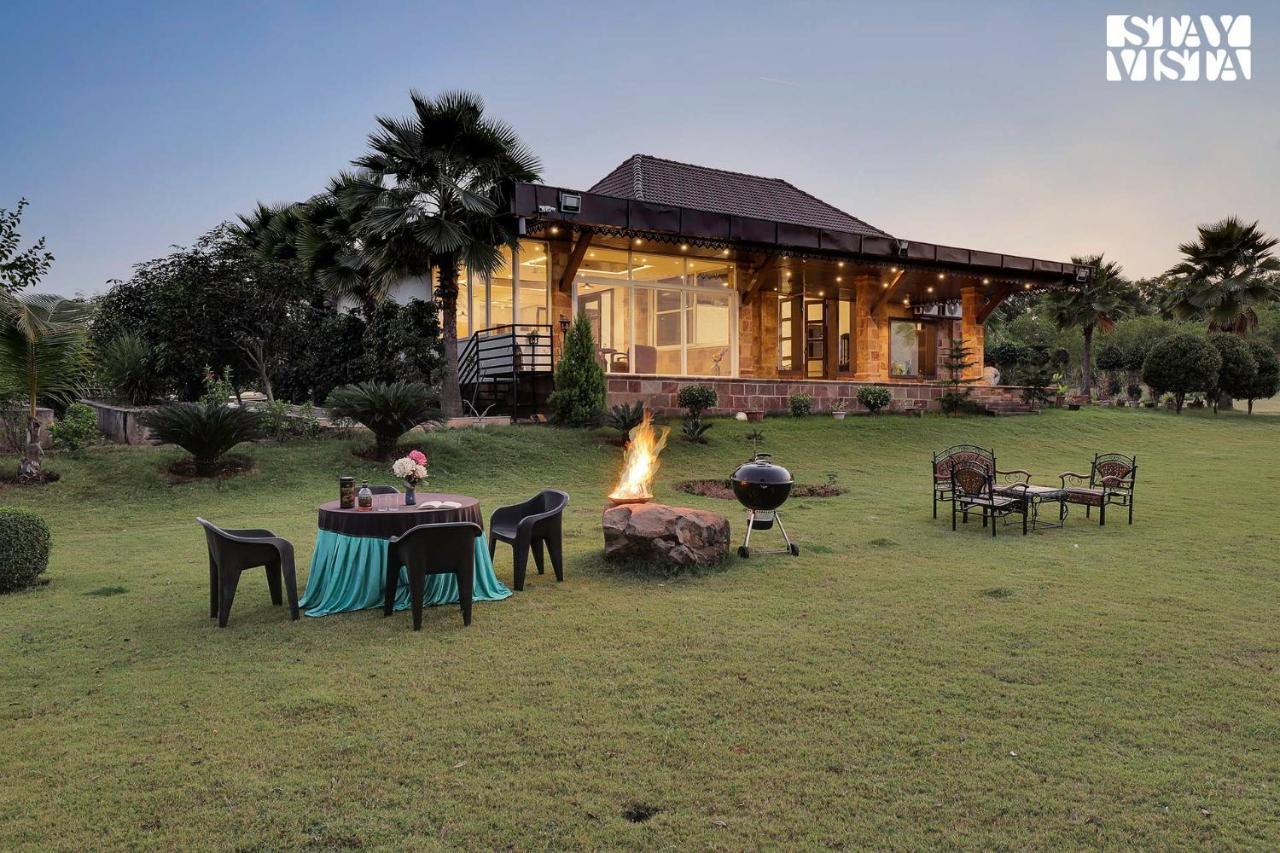 Stayvista'S Lakeside Whispers - Lake & Mountain-View Villa With Lawn & Indoor-Outdoor Games Nagpur Exterior photo