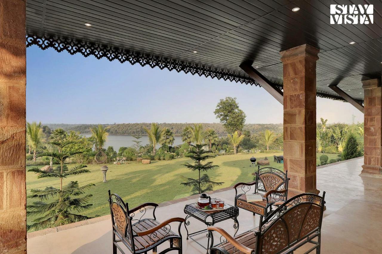 Stayvista'S Lakeside Whispers - Lake & Mountain-View Villa With Lawn & Indoor-Outdoor Games Nagpur Exterior photo